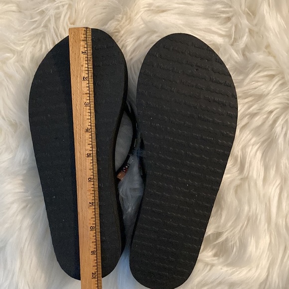 Black w/ multicolor jewels Yellow Box flip flops, like new, sz. 8 1/2. $29 - Picture 6 of 12